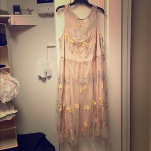 Jessica Howard pink/nude embroidered dress